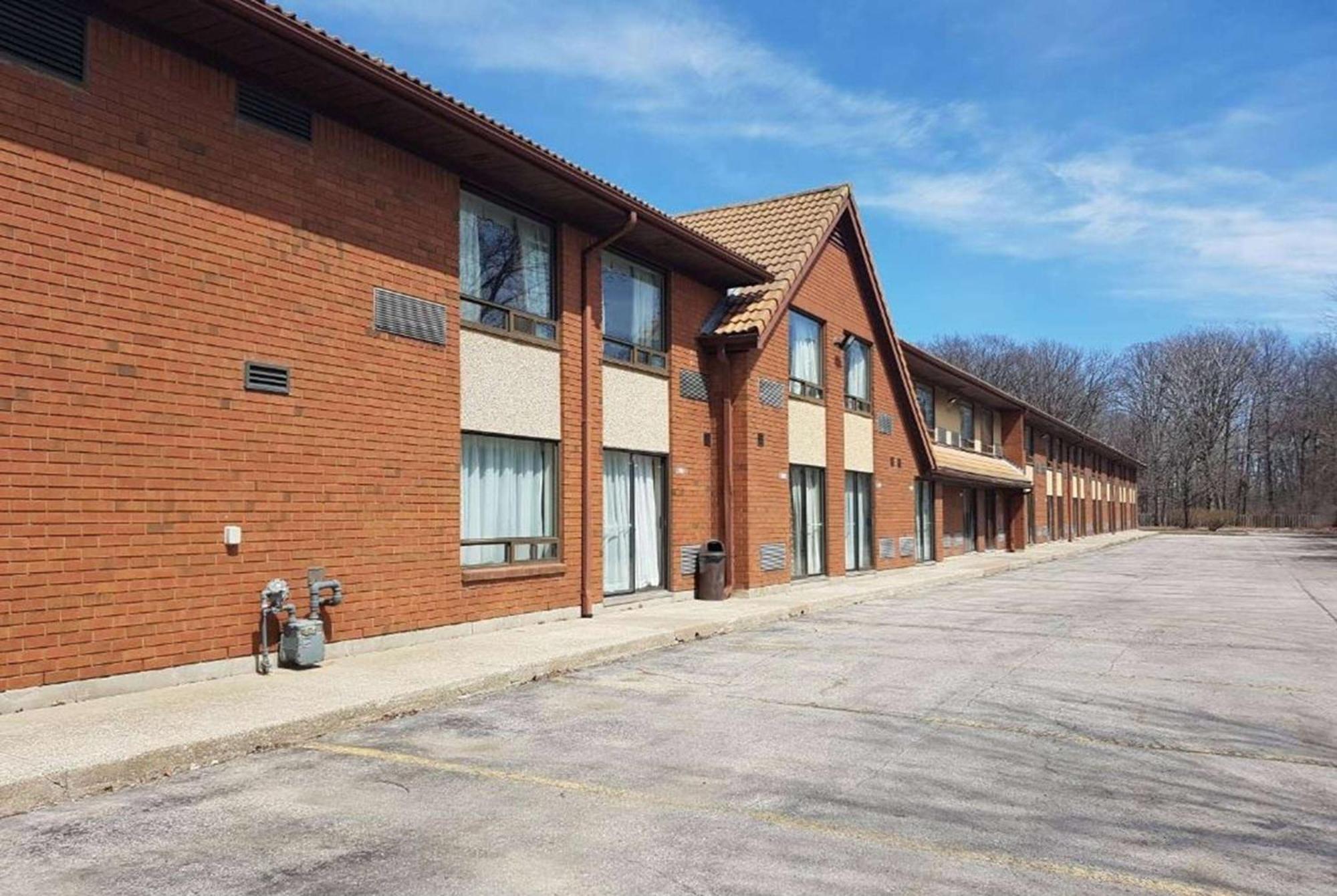 Travelodge by Wyndham Welland Eksteriør billede