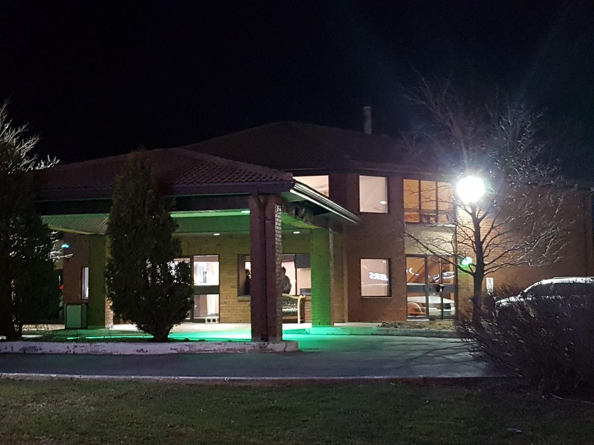 Travelodge by Wyndham Welland Eksteriør billede